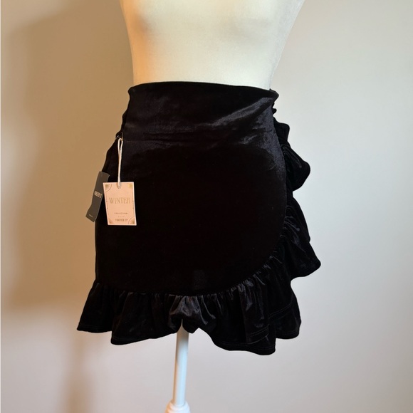 Forever 21 Dresses & Skirts - Forever 21 Black Velvet Ruffle Wrap Mini Skirt